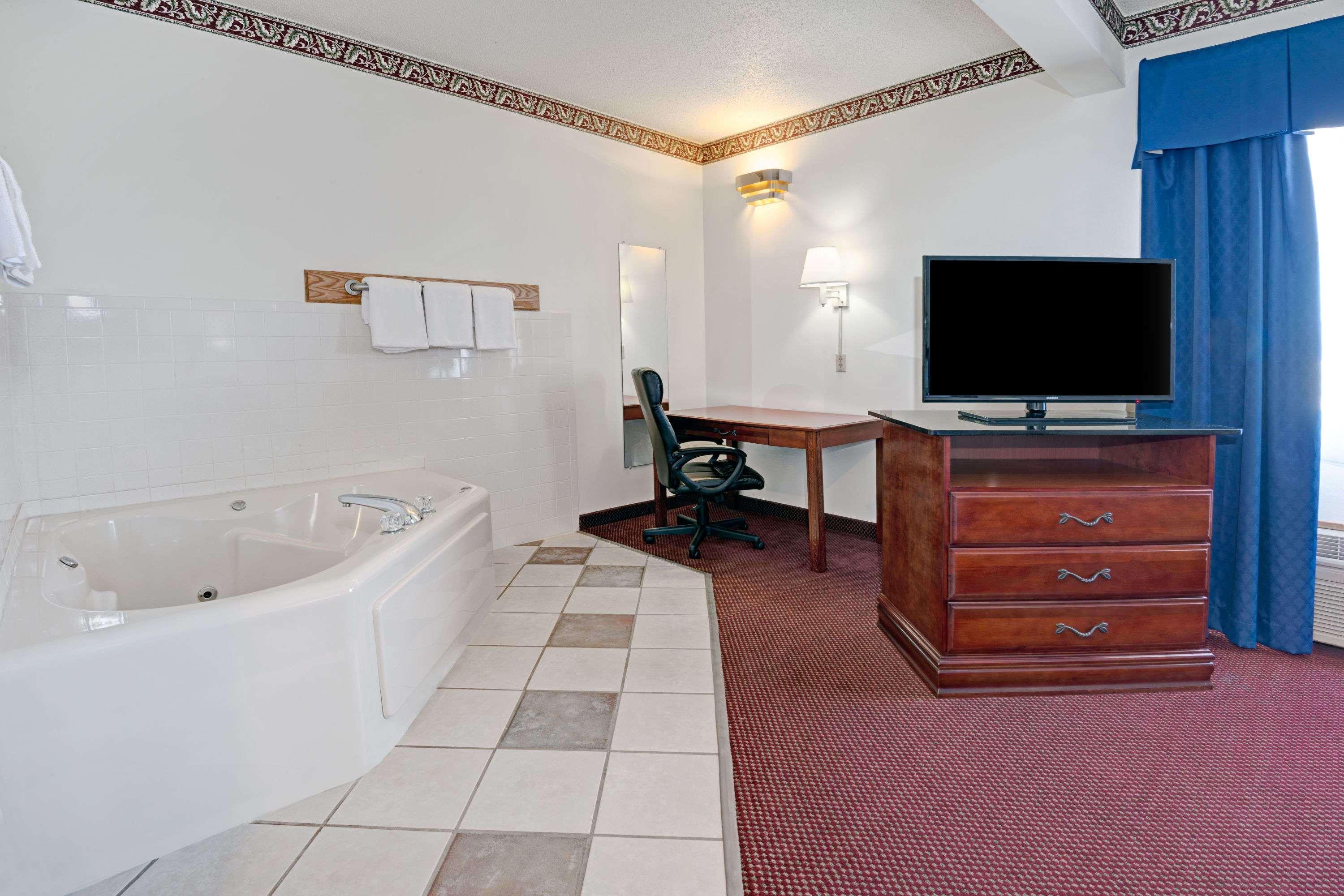 Days Inn By Wyndham Laramie Esterno foto