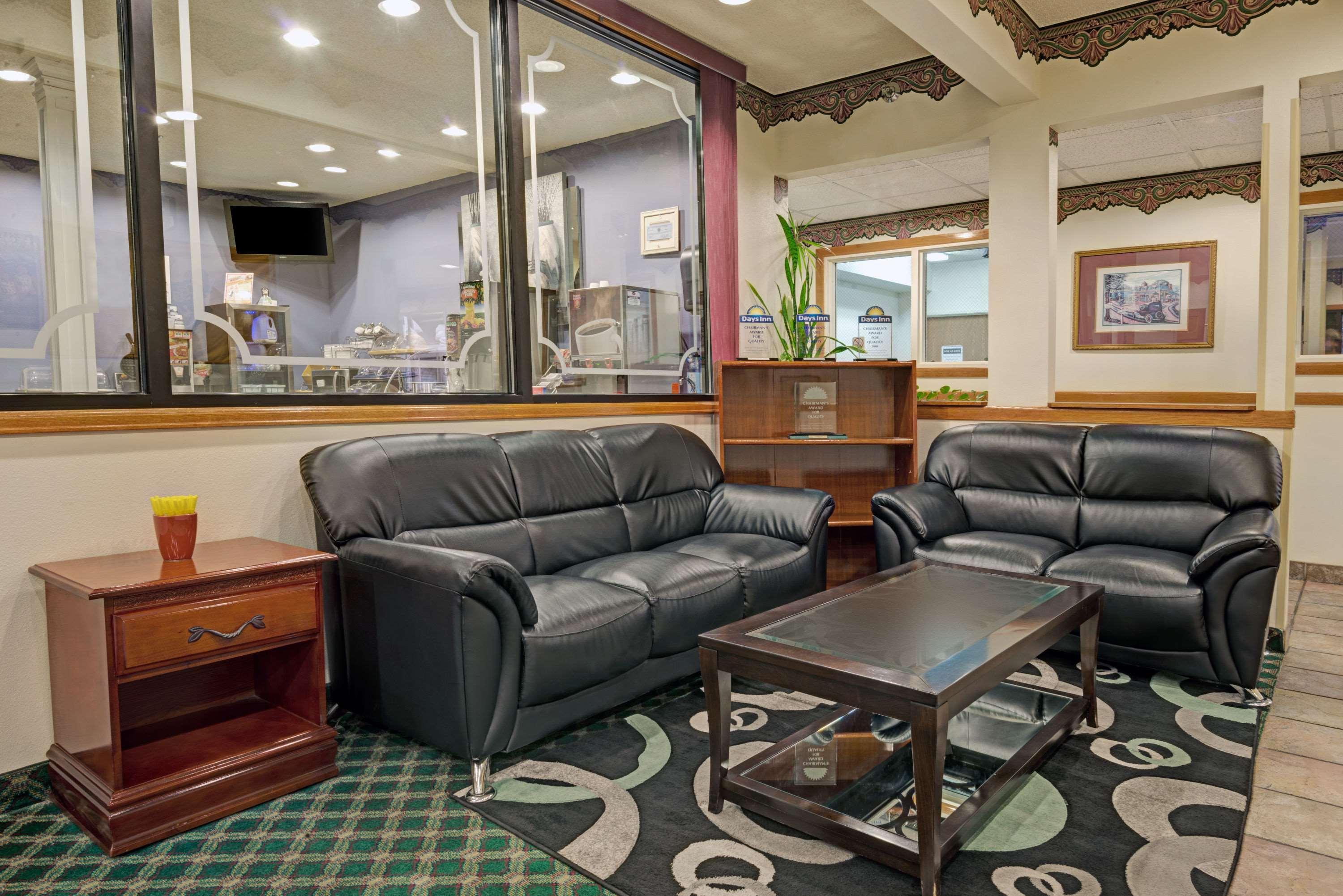 Days Inn By Wyndham Laramie Esterno foto