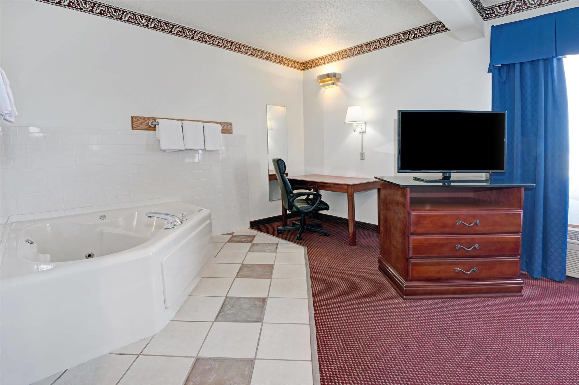 Days Inn By Wyndham Laramie Esterno foto